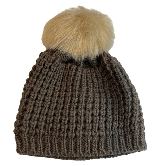 KYI KYI Canada Brown Cable Knit Beanie w/ Tan Faux Fur Pom-Pom, NWT! - Picture 1 of 4